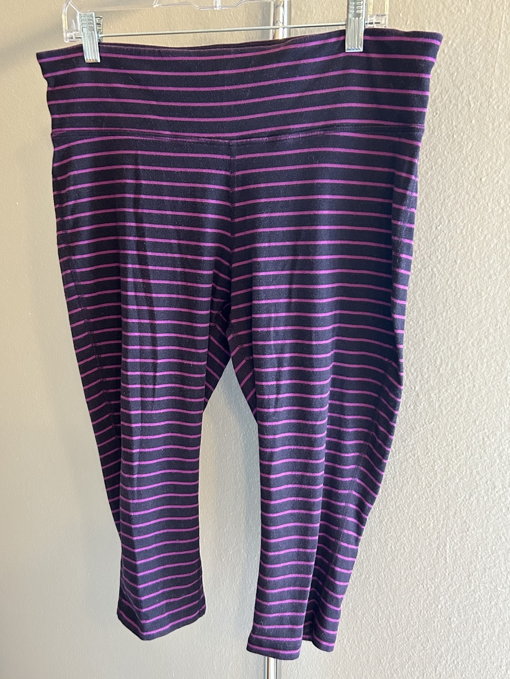 Xersion XL Striped Capri Leggings